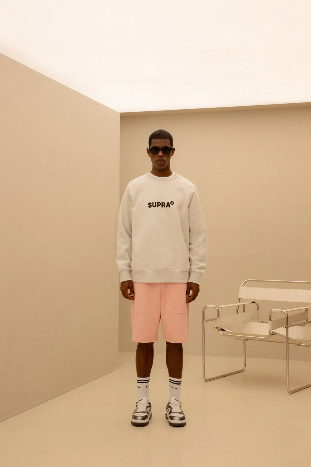 ESSENTIAL BASIC SMALL LOGO RAGLAN OVER FIT SWEATSHIRT