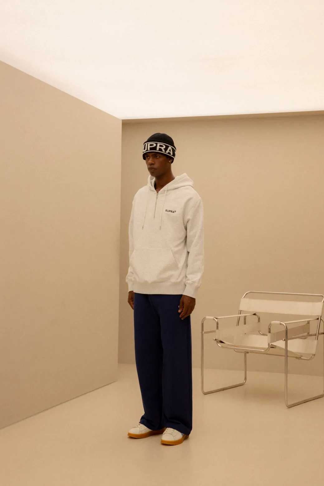 ESSENTIAL BASIC SMALL LOGO OVER FIT HALF ZIP HOODIE