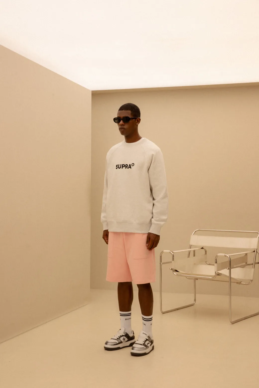 ESSENTIAL BASIC SMALL LOGO RAGLAN OVER FIT SWEATSHIRT