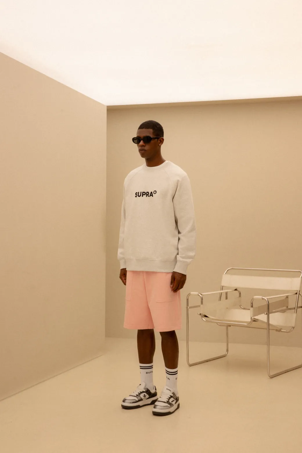 ESSENTIAL BASIC SMALL LOGO RAGLAN OVER FIT SWEATSHIRT