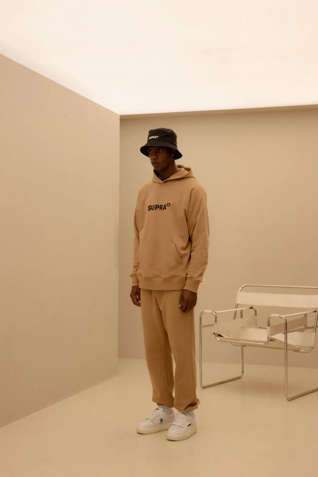 ESSENTIAL BASIC SMALL LOGO OVER FIT RAGLAN HOODIE