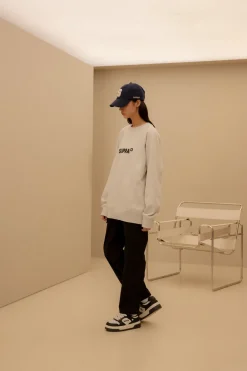 ESSENTIAL BASIC SMALL LOGO RAGLAN OVER FIT SWEATSHIRT