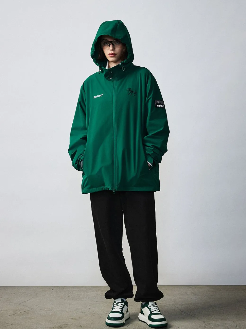 OUTDOOR LIGHTWEIGHT WINDBREAKER
