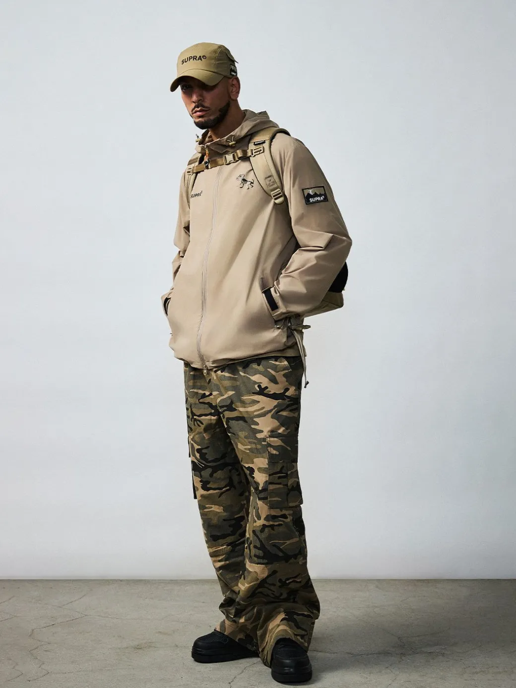 OUTDOOR LIGHTWEIGHT WINDBREAKER