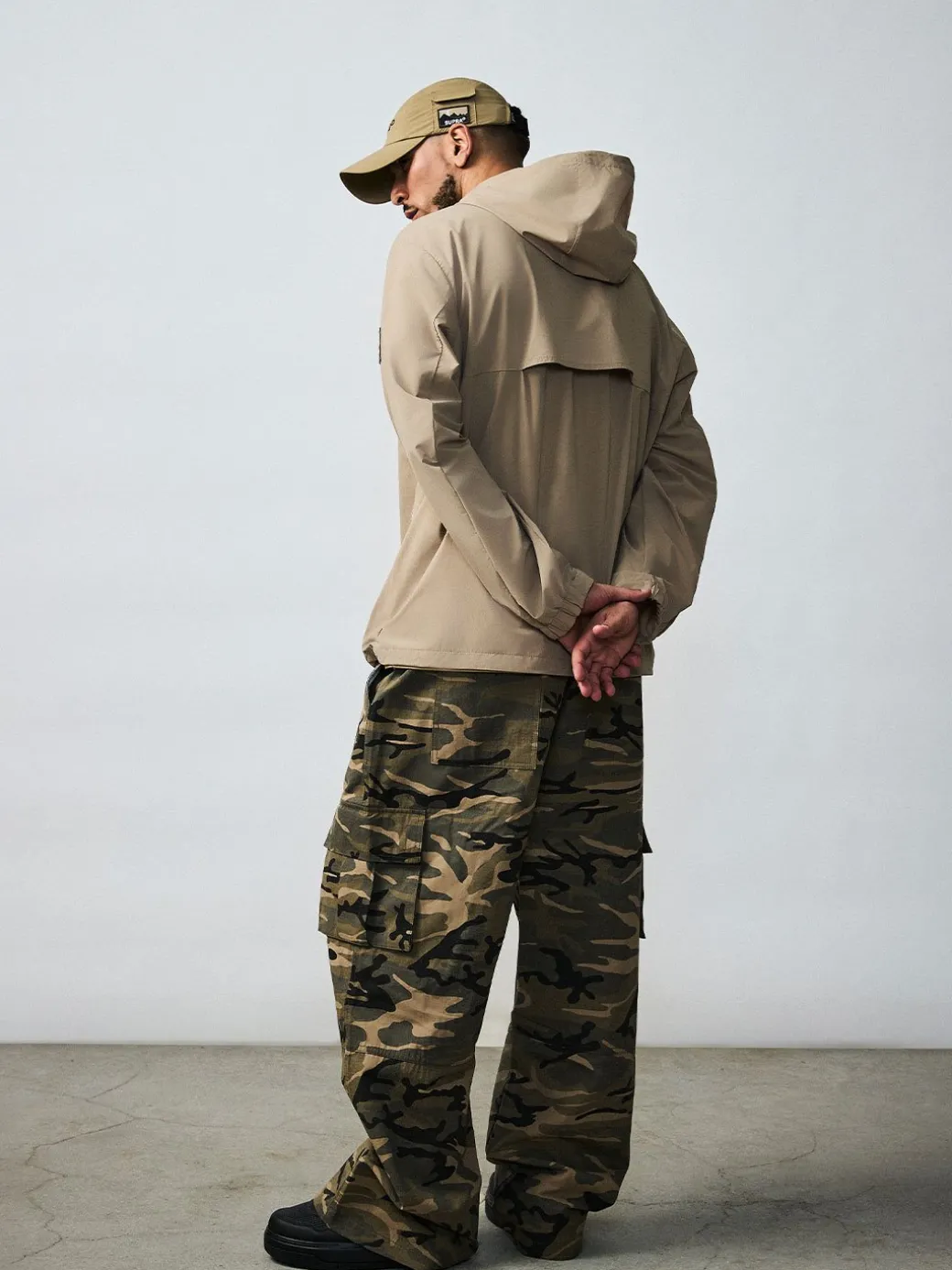 OUTDOOR LIGHTWEIGHT WINDBREAKER