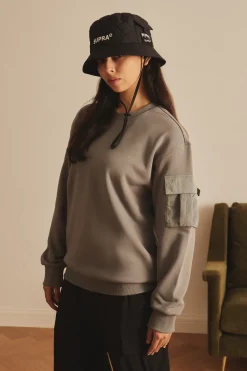 OUTDOOR WOVEN PATCH OVER FIT SWEATSHIRT