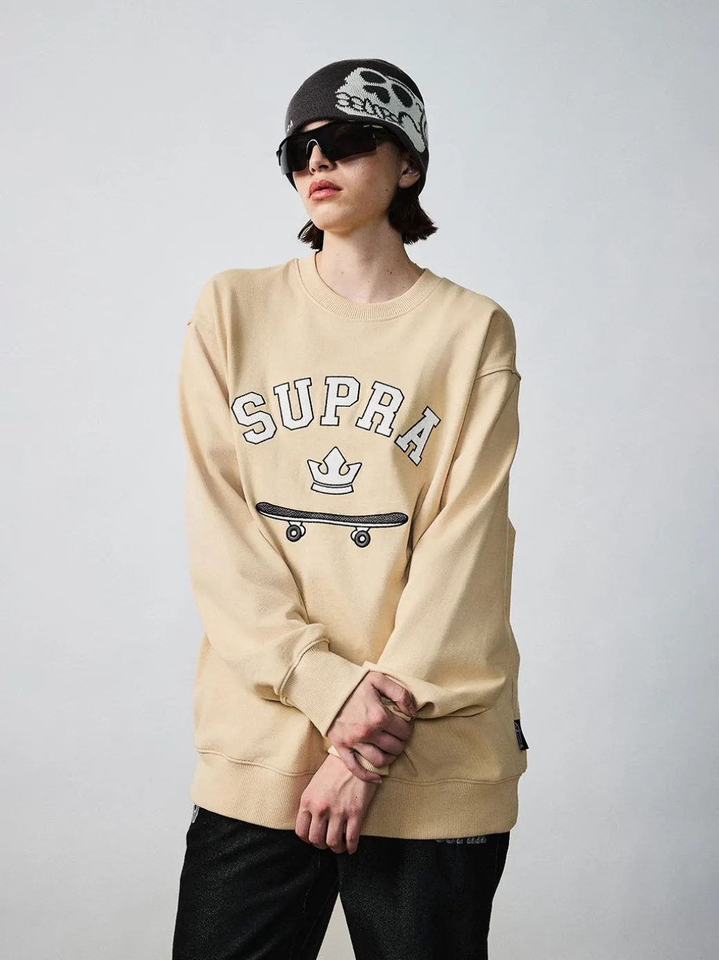 VARSITY ARCH LOGO SWEATSHIRTS