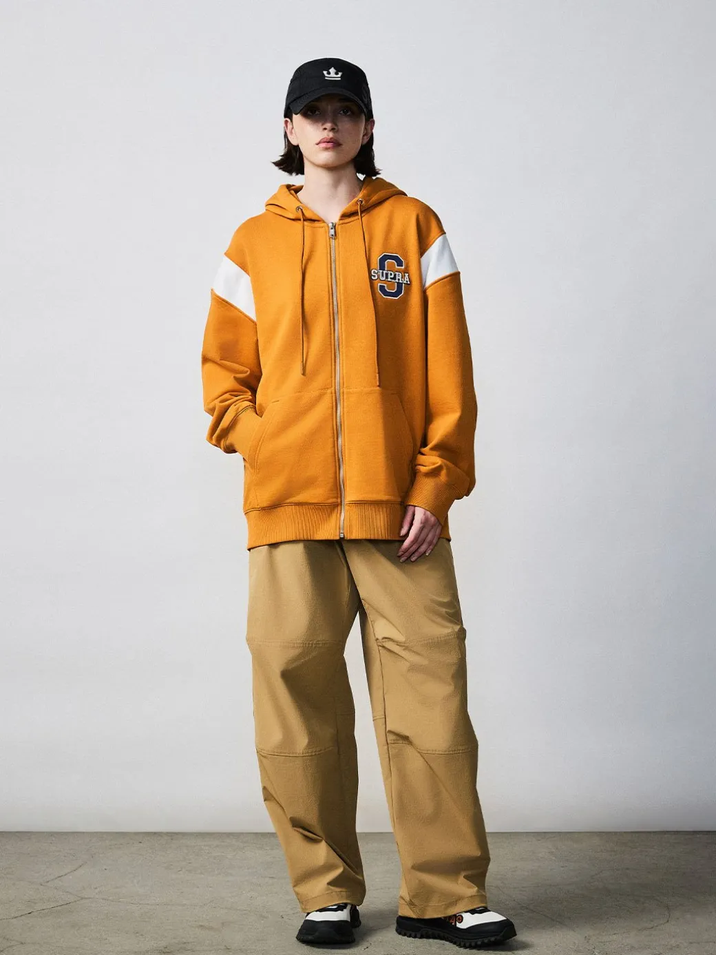VARSITY ARCH LOGO ZIP UP HOODIE
