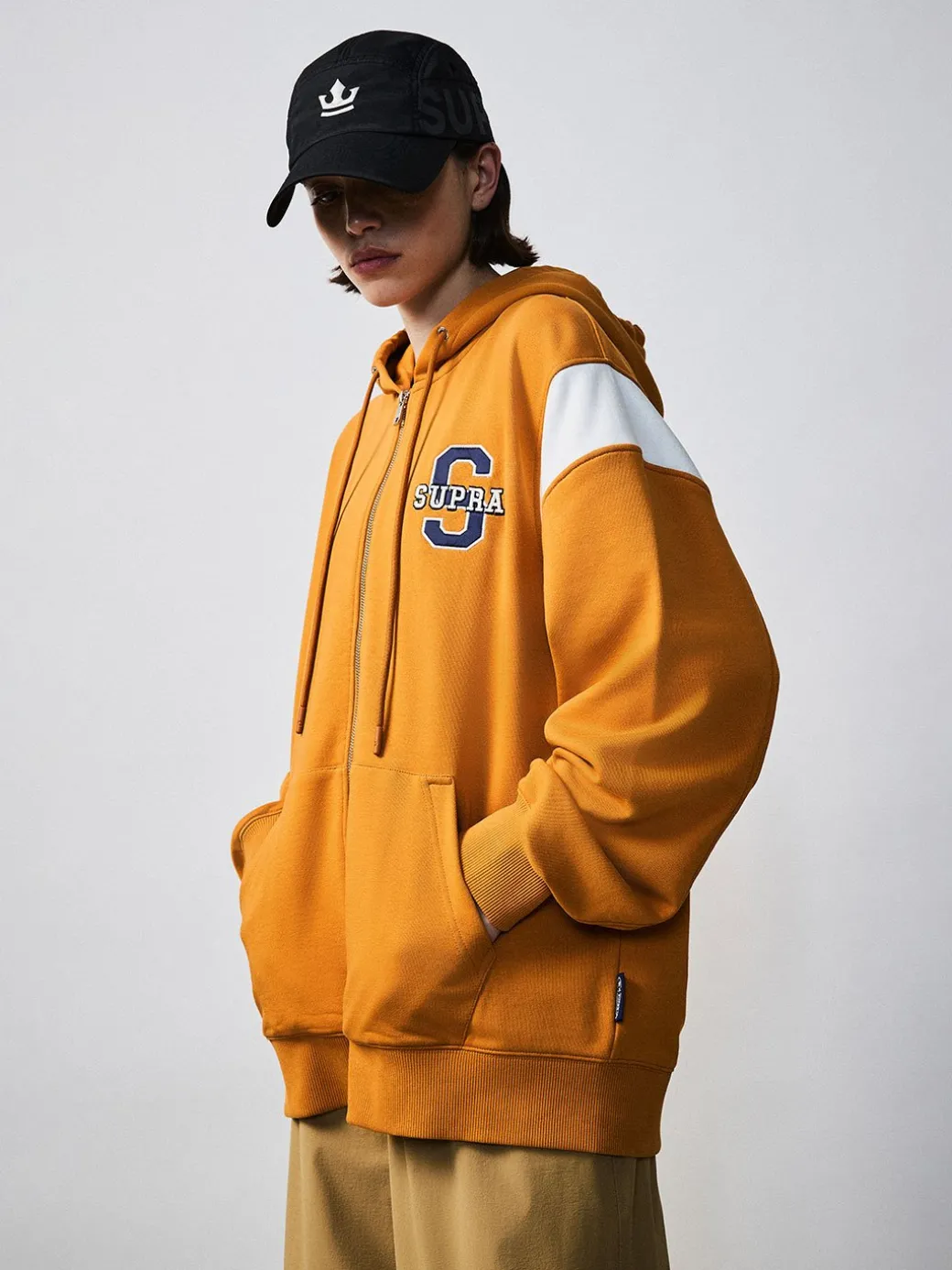 VARSITY ARCH LOGO ZIP UP HOODIE
