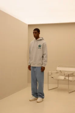 VARSITY OVER FIT HOODIE