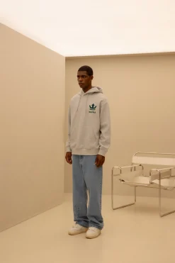 VARSITY OVER FIT HOODIE