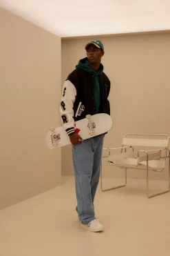 VARSITY OVER FIT HOODIE