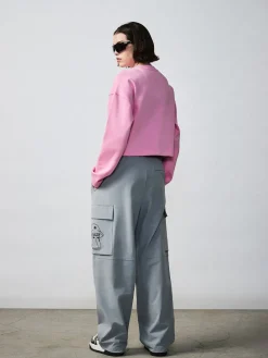 VARSITY WOMEN ARCH LOGO CROP SWEATSHIRTS